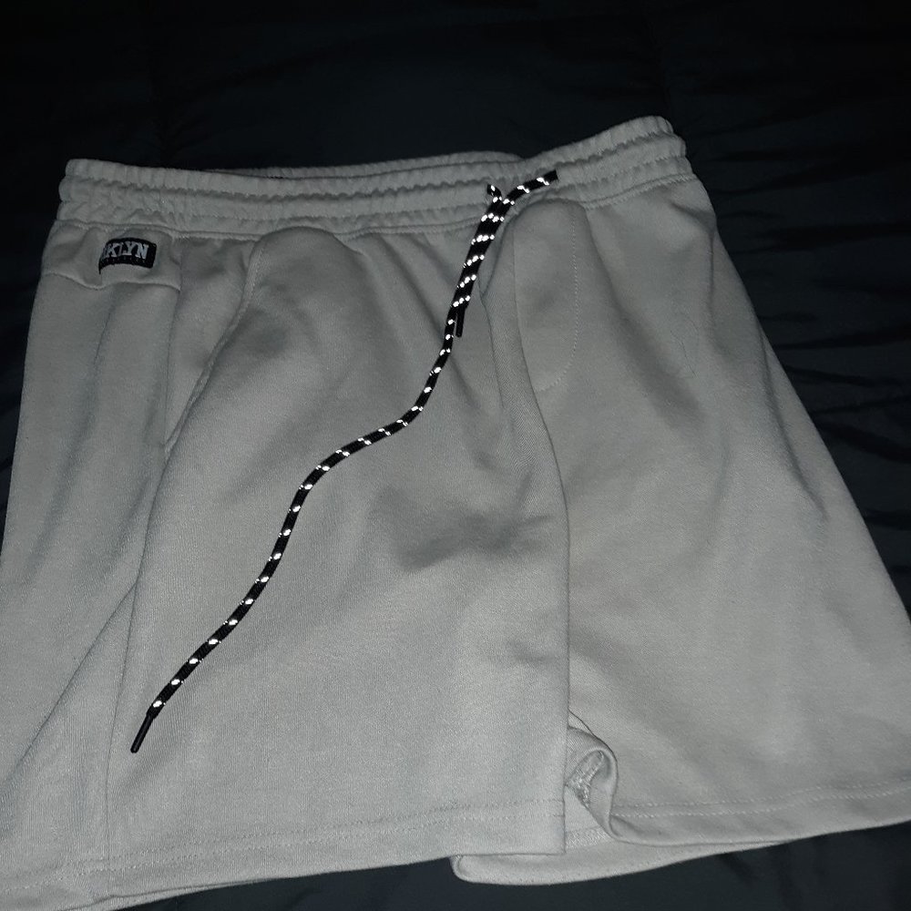 BKLYN ATHLETIC OFF WHITE COLOR JOGGER SHORTS XL